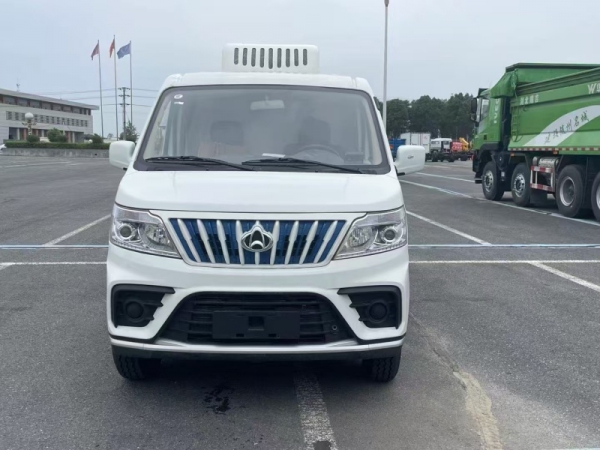 长安睿行EM80纯电面包冷藏车