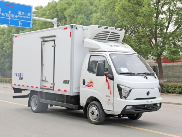 （3.7米）飞碟缔途双燃料(CNG+汽油）冷藏车