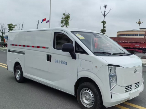 长安跨越星V9纯电动面包冷藏车