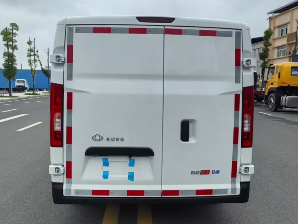 长安跨越星V9纯电动面包冷藏车