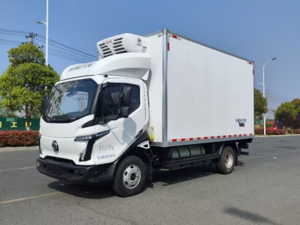 (4.2米）飞碟W5双燃料CNG冷藏车