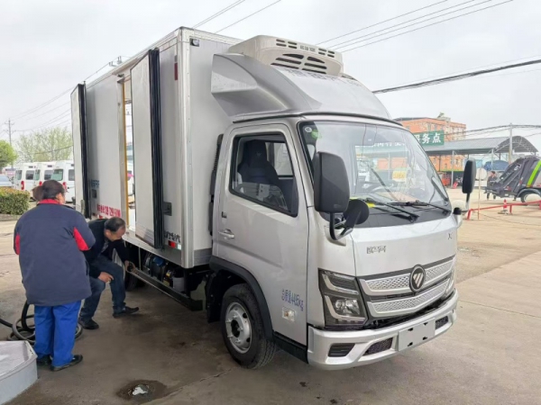 福田欧马可X卡3米7小型冷藏车