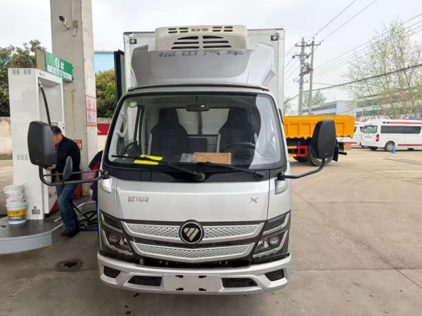 福田欧马可X卡3米7小型冷藏车