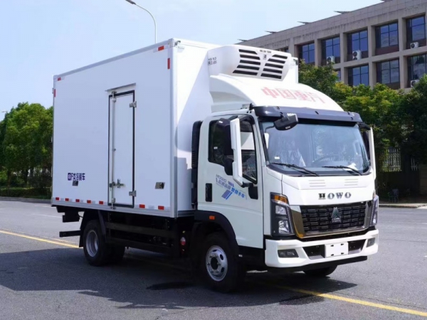 重汽豪沃统帅T5 4米2蓝牌冷藏车