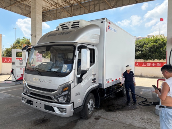 福田领航G6 4.2米蓝牌冷藏车