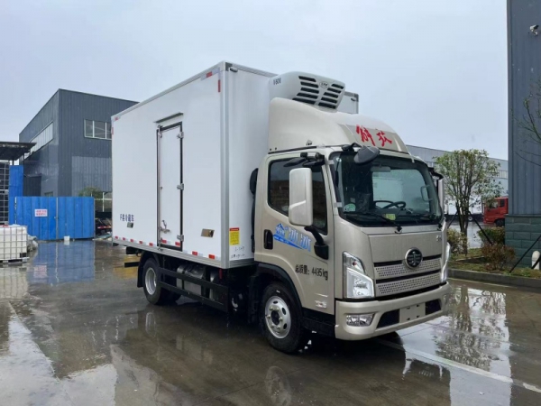 解放领途4米2蓝牌冷藏车